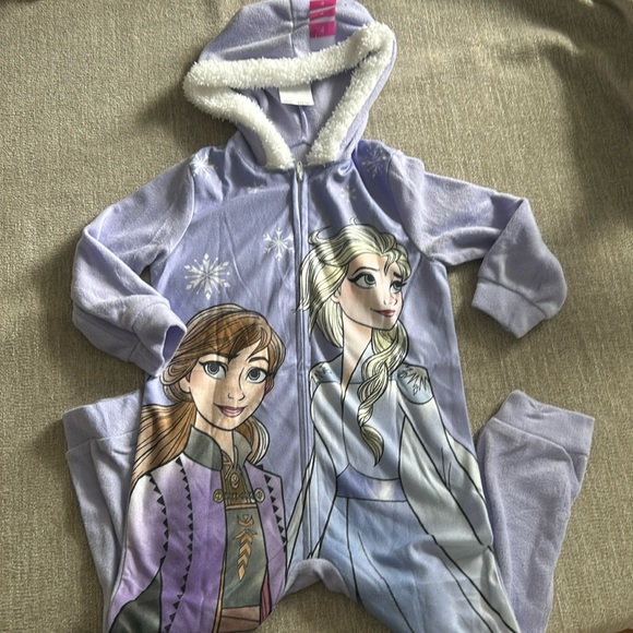 Frozen Elsa and Anna one piece costume/pajamas Size 4. NWT. - Picture 3 of 8